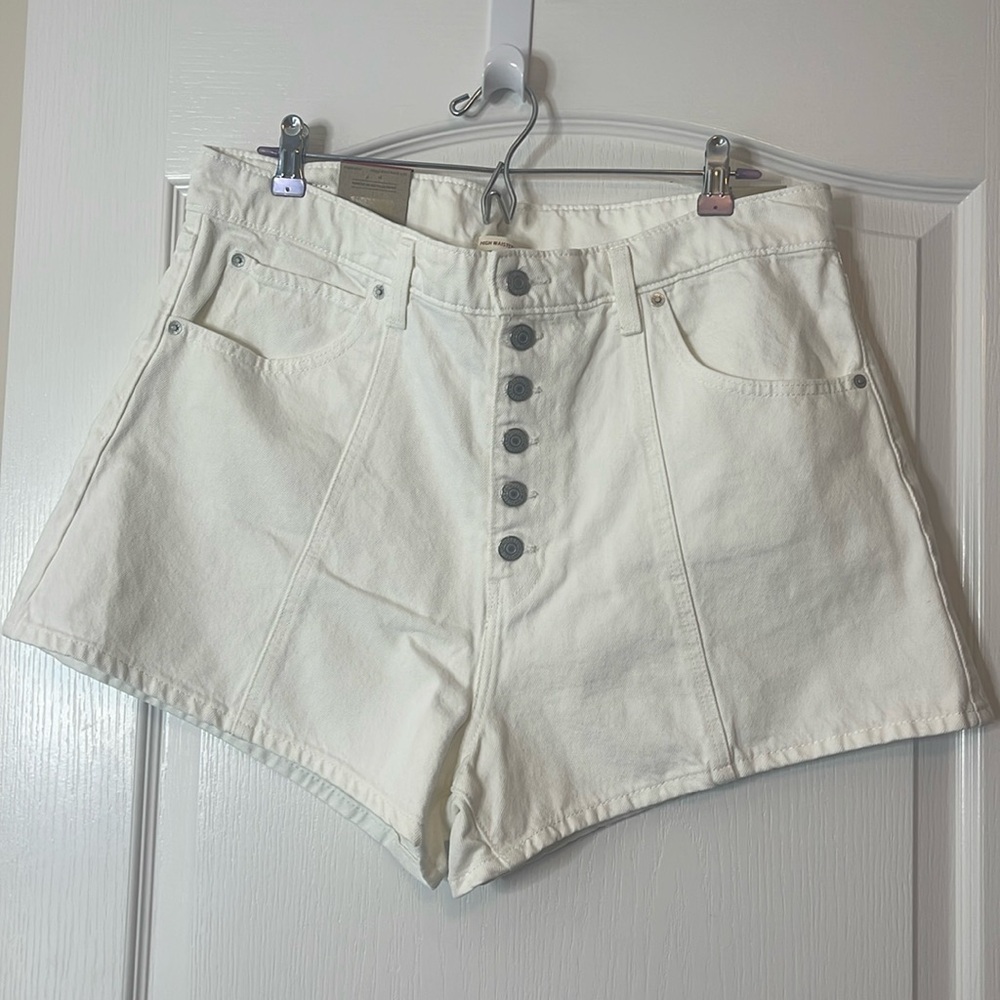 Levi’s High Waisted Mom Shorts White Denim Size 34 / 18